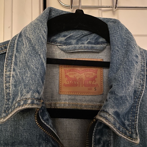 Levi’s Denim Jacket - Picture 3 of 7
